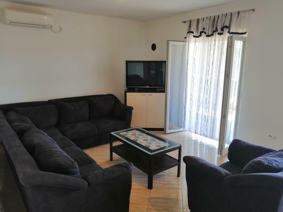 Apartman Rosanda โพเซดารเย ภายนอก รูปภาพ