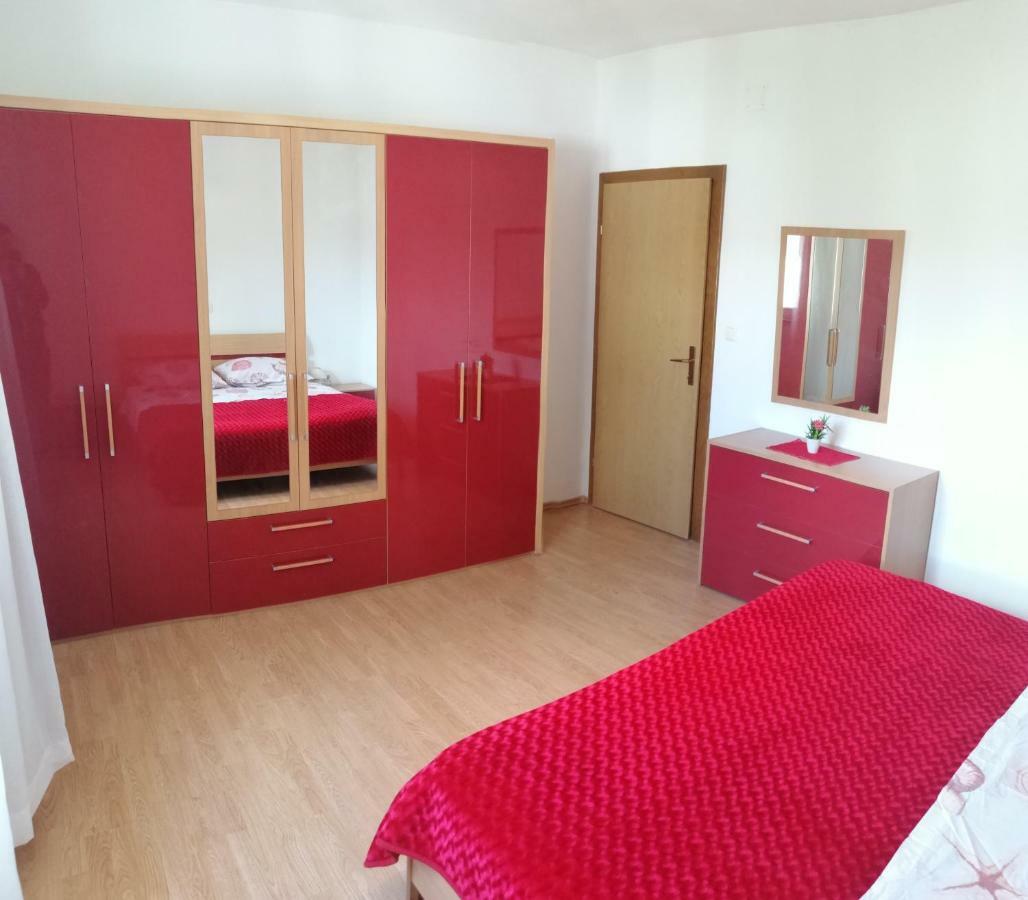 Apartman Rosanda โพเซดารเย ภายนอก รูปภาพ