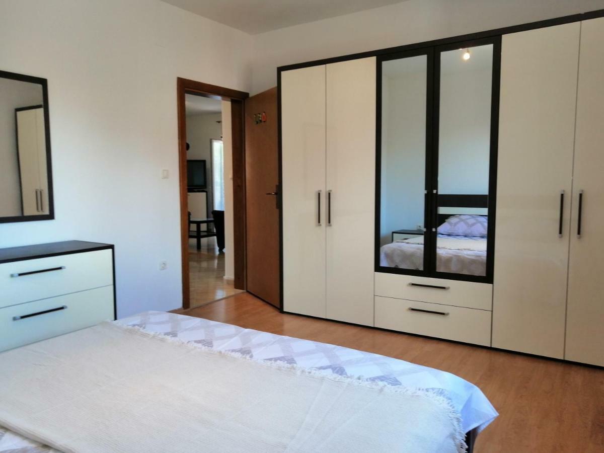 Apartman Rosanda โพเซดารเย ภายนอก รูปภาพ