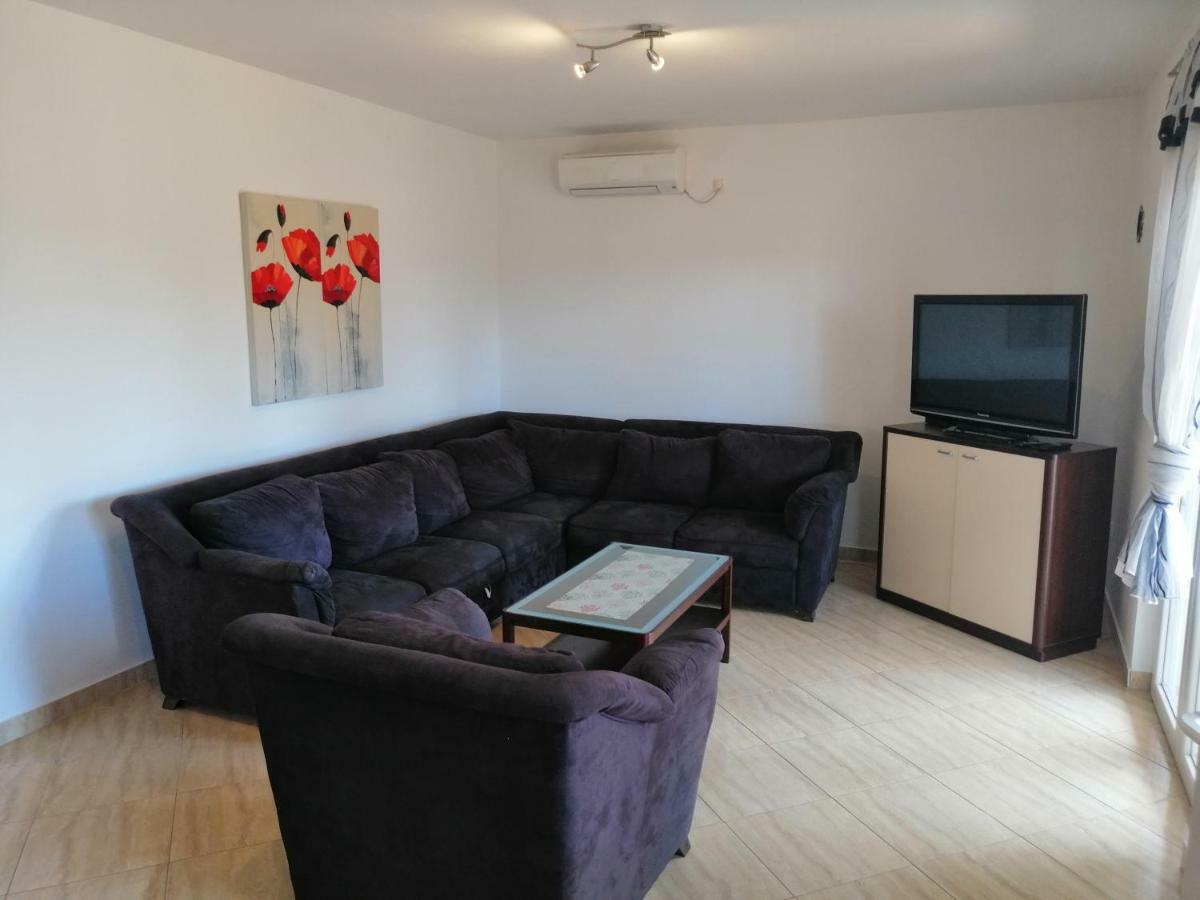 Apartman Rosanda โพเซดารเย ภายนอก รูปภาพ